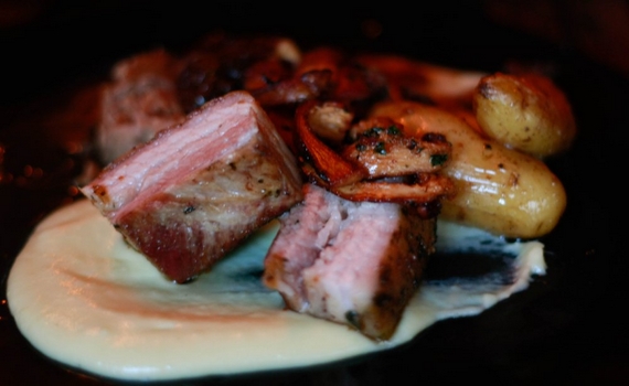 Mushroom Recipe : Pork and Chanterelles with Tomato Sauce